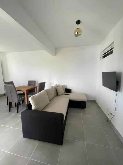 Bas De Villa F2 Neuf Avec Terrasse Et Piscine Le Diamant Exteriör bild